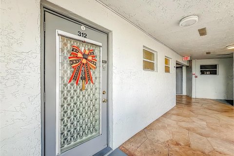 Condo in Margate, Florida, 1 bedroom № 2249543 - photo 5