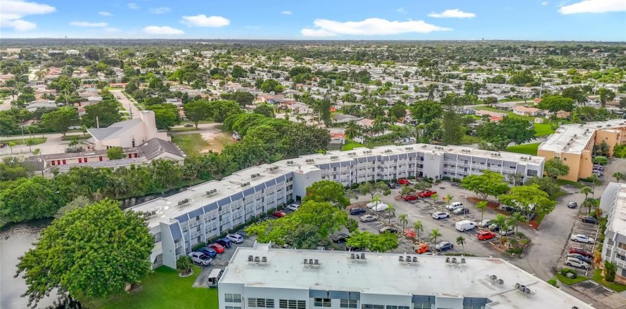 Condo in Margate, Florida, 1 bedroom № 2249543