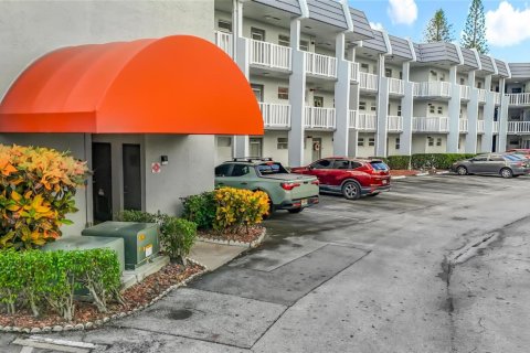 Condo in Margate, Florida, 1 bedroom № 2249543 - photo 2