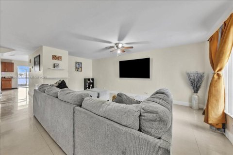Adosado en venta en Sunrise, Florida, 3 dormitorios, 162.58 m2 № 1685825 - foto 4