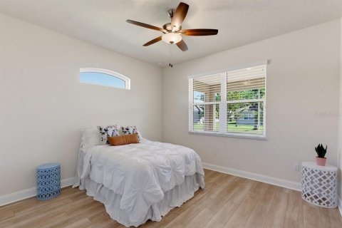 House in Ormond Beach, Florida 3 bedrooms, 208.01 sq.m. № 2416634 - photo 12