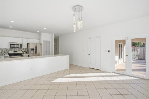 Купить виллу или дом в Майами, Флорида 3 спальни, 247.4м2, № 2000579 - фото 16