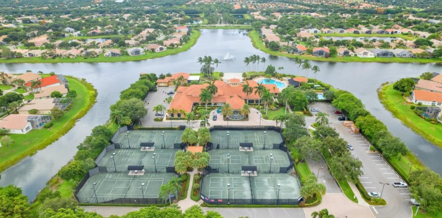 House in Boynton Beach, Florida 3 bedrooms, 168.8 sq.m. № 1224518