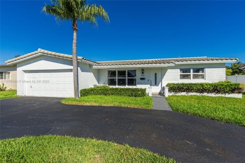Casa en venta en Hollywood, Florida, 3 dormitorios, 152.92 m2 № 1972268 - foto 1