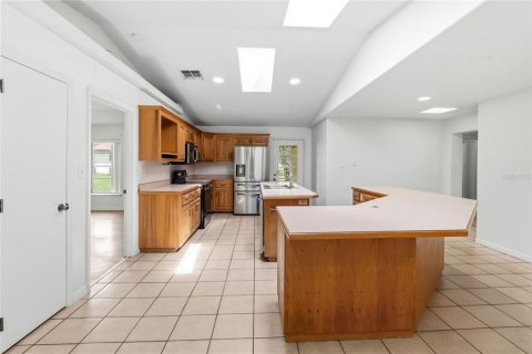 House in Kissimmee, Florida 4 bedrooms, 278.71 sq.m. № 2347101 - photo 14