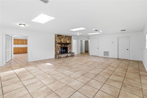 House in Kissimmee, Florida 4 bedrooms, 278.71 sq.m. № 2347101 - photo 9