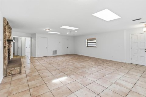 House in Kissimmee, Florida 4 bedrooms, 278.71 sq.m. № 2347101 - photo 10