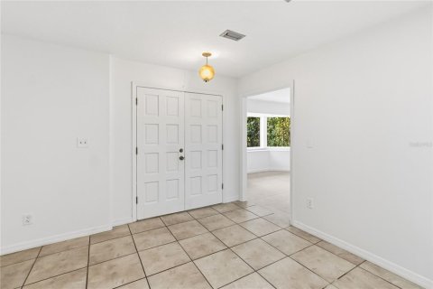 House in Kissimmee, Florida 4 bedrooms, 278.71 sq.m. № 2347101 - photo 8