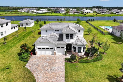 House in Jupiter, Florida 4 bedrooms, 373.47 sq.m. № 2173177