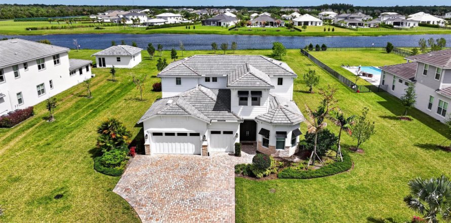 House in Jupiter, Florida 4 bedrooms, 373.47 sq.m. № 2173177