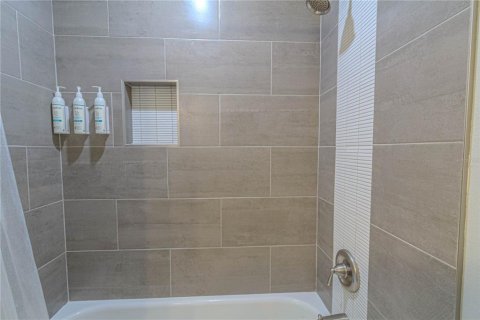 Casa en venta en Kissimmee, Florida, 3 dormitorios, 165.18 m2 № 1906630 - foto 20
