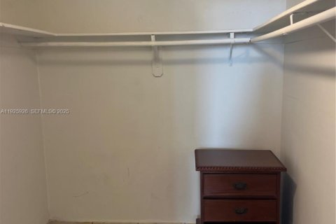 Купить кондоминиум в Хайалиа Гарденс, Флорида 3 спальни, 118.91м2, № 1987711 - фото 15