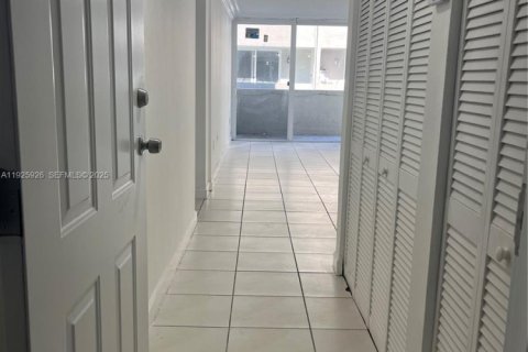 Купить кондоминиум в Хайалиа Гарденс, Флорида 3 спальни, 118.91м2, № 1987711 - фото 1