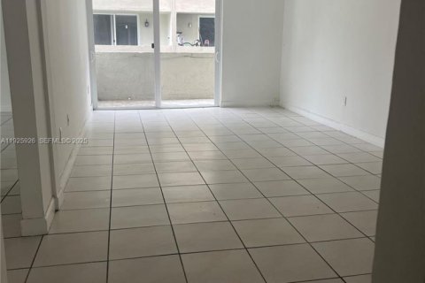 Купить кондоминиум в Хайалиа Гарденс, Флорида 3 спальни, 118.91м2, № 1987711 - фото 9