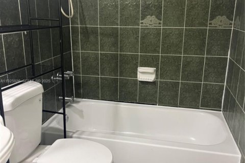 Купить кондоминиум в Хайалиа Гарденс, Флорида 3 спальни, 118.91м2, № 1987711 - фото 12