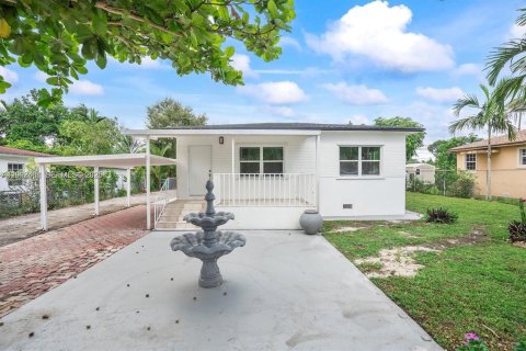 House in Miami, Florida 2 bedrooms, 98.57 sq.m. № 2076128 - photo 16