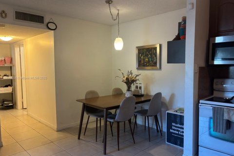 Condominio en venta en Miami, Florida, 2 dormitorios, 80.82 m2 № 1745880 - foto 4
