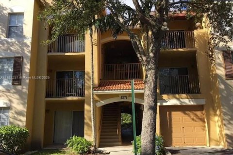 Снять в аренду кондоминиум в Уэст-Палм-Бич, Флорида 2 спальни, 86.03м2, № 1929655 - фото 1