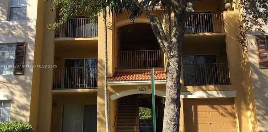 Кондоминиум с 2 спальнями в Уэст-Палм-Бич, Флорида № 1929655