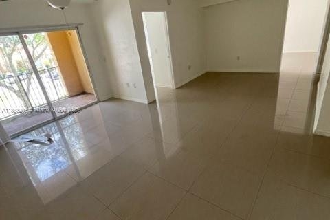 Снять в аренду кондоминиум в Уэст-Палм-Бич, Флорида 2 спальни, 86.03м2, № 1929655 - фото 2