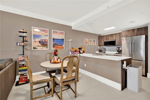 Condo in Miami, Florida, 1 bedroom № 2091286 - photo 5
