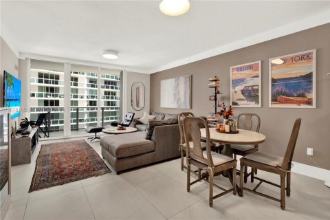 Condo in Miami, Florida, 1 bedroom № 2091286 - photo 10