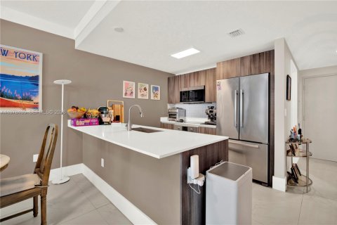 Condo in Miami, Florida, 1 bedroom № 2091286 - photo 13