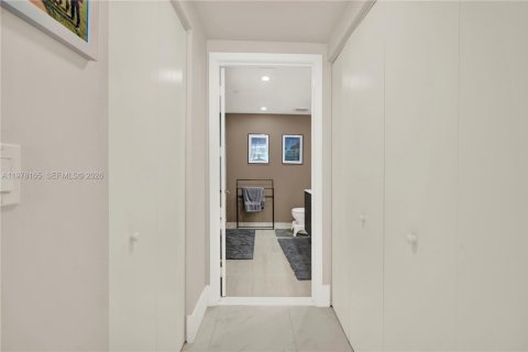 Condo in Miami, Florida, 1 bedroom № 2091286 - photo 21