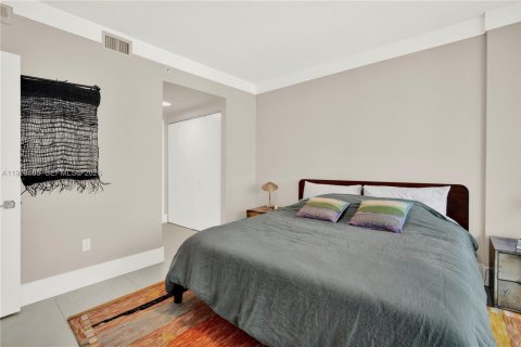 Condo in Miami, Florida, 1 bedroom № 2091286 - photo 17
