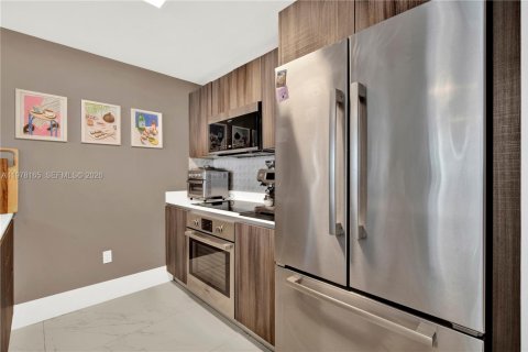 Condo in Miami, Florida, 1 bedroom № 2091286 - photo 8