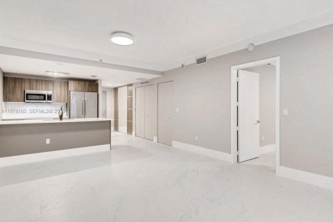 Condo in Miami, Florida, 1 bedroom № 2091286 - photo 9
