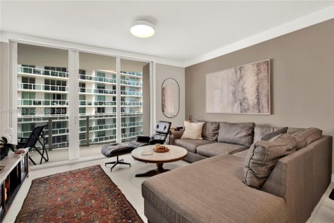 Condo in Miami, Florida, 1 bedroom № 2091286 - photo 11