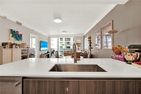 Condo in Miami, Florida, 1 bedroom № 2091286 - photo 7