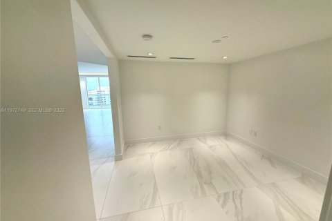 Condo in Hallandale Beach, Florida, 3 bedrooms  № 2053004 - photo 8