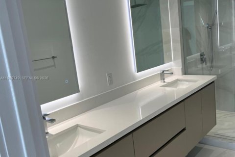 Condo in Hallandale Beach, Florida, 3 bedrooms  № 2053004 - photo 25