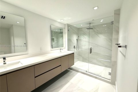 Condo in Hallandale Beach, Florida, 3 bedrooms  № 2053004 - photo 24