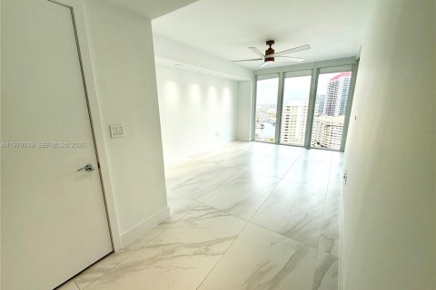 Condo in Hallandale Beach, Florida, 3 bedrooms  № 2053004 - photo 18