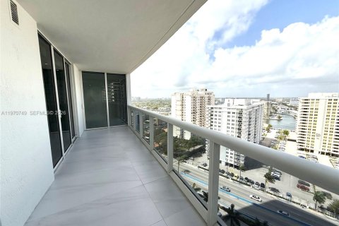 Condo in Hallandale Beach, Florida, 3 bedrooms  № 2053004 - photo 14
