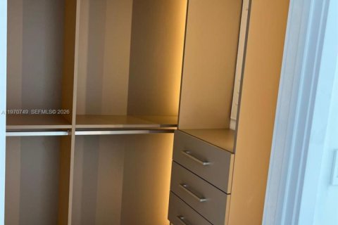 Condo in Hallandale Beach, Florida, 3 bedrooms  № 2053004 - photo 23