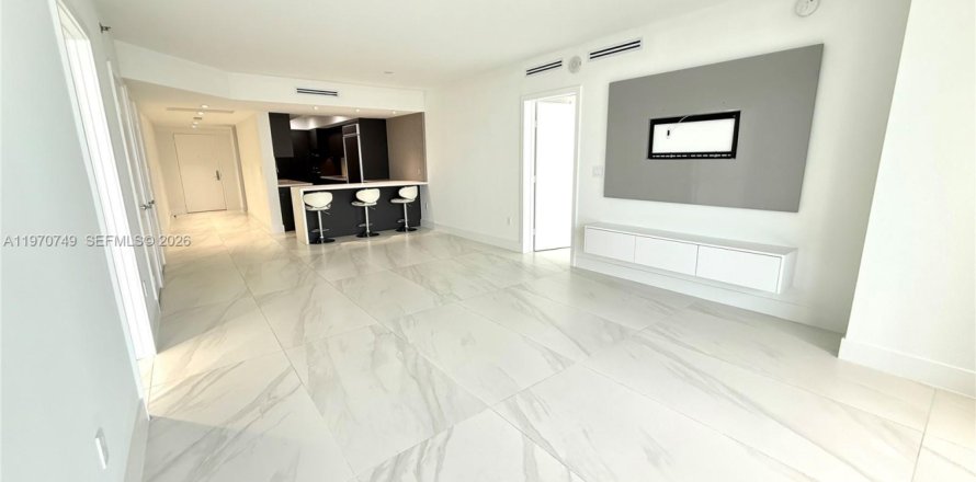 Condo in Hallandale Beach, Florida, 3 bedrooms  № 2053004