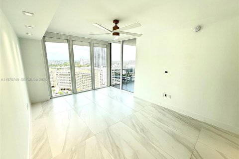 Condo in Hallandale Beach, Florida, 3 bedrooms  № 2053004 - photo 19