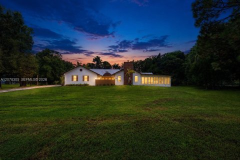 House in Palm City, Florida 4 bedrooms, 263.19 sq.m. № 2323711