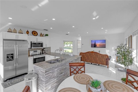 House in Homestead, Florida 4 bedrooms, 282.79 sq.m. № 1986767 - photo 8