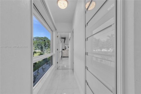 House in Homestead, Florida 4 bedrooms, 282.79 sq.m. № 1986767 - photo 20