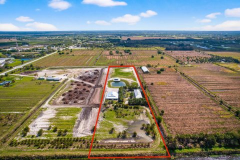 Villa ou maison à vendre à St. Lucie, Floride: 3 chambres, 325.16 m2 № 2262144 - photo 9