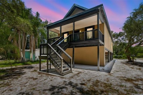 House in Clearwater, Florida 3 bedrooms, 175.4 sq.m. № 2215729