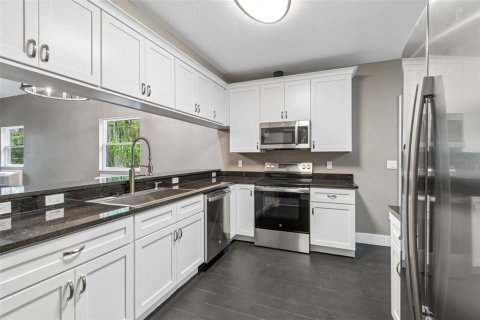 Купить виллу или дом в Клируотер, Флорида 6 комнат, 175.4м2, № 2215729 - фото 26