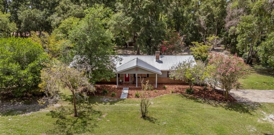 House in Newberry, Florida 4 bedrooms, 211.82 sq.m. № 1885359