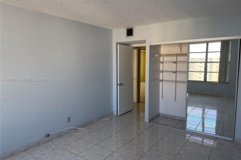 Copropriété à vendre à Hollywood, Floride: 2 chambres, 117.99 m2 № 1999638 - photo 15