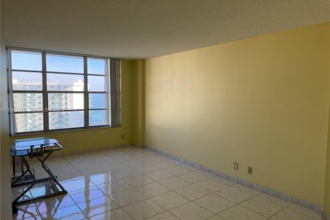 Copropriété à vendre à Hollywood, Floride: 2 chambres, 117.99 m2 № 1999638 - photo 18
